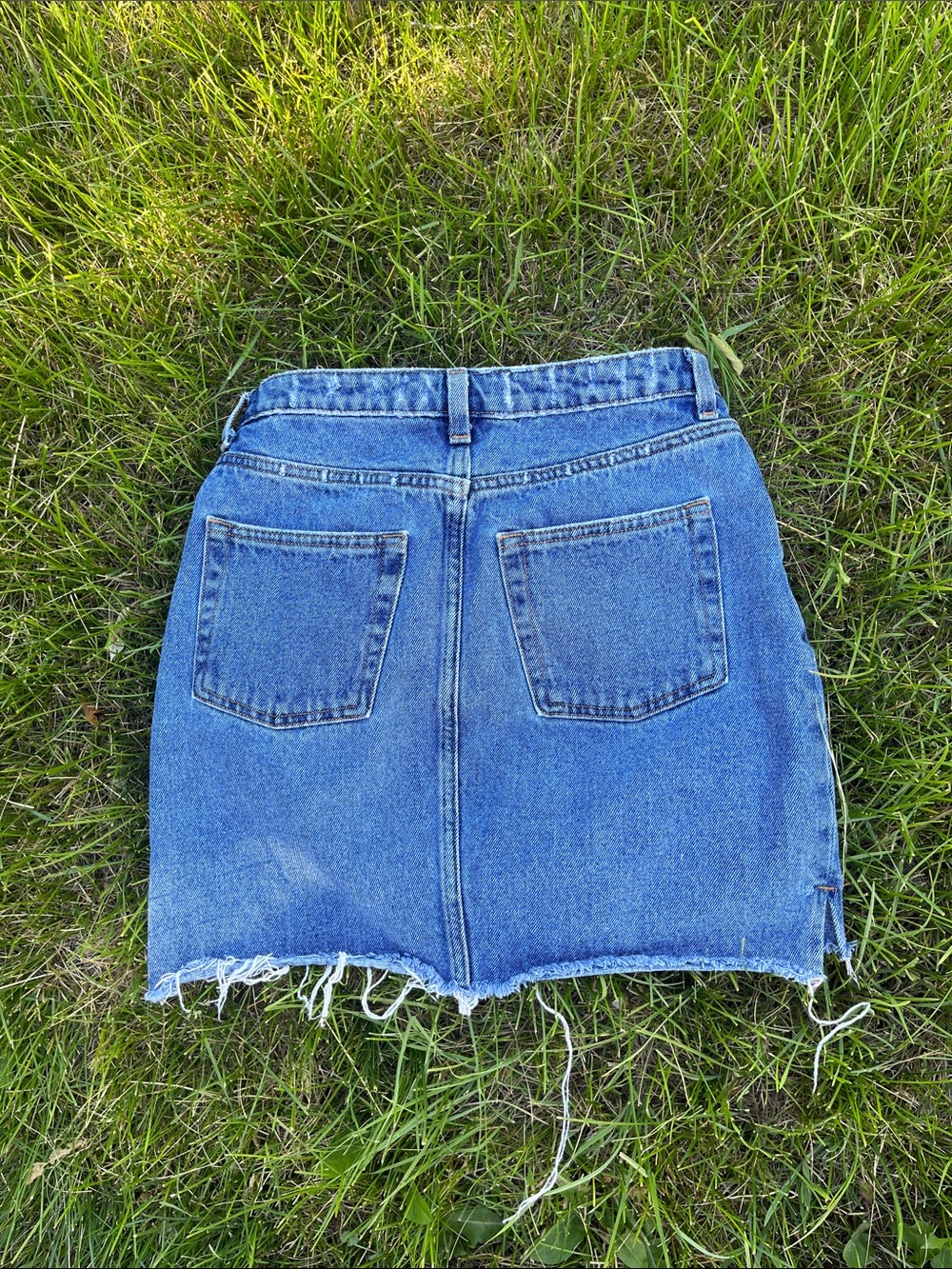H&M Blue Denim Frayed Hem Mini Skirt - Picture 2 of 3